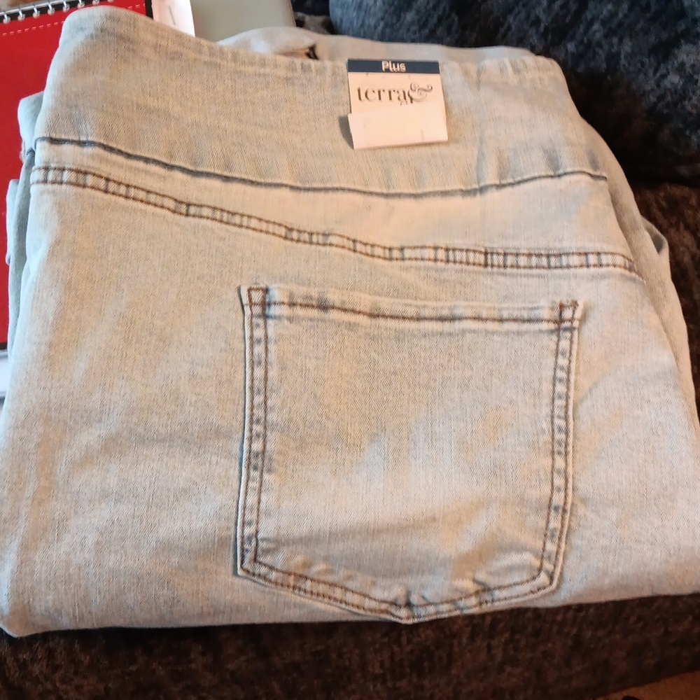 Terra & Sky high rise light wash pull on Bermuda shorts 2x - Picture 3 of 4